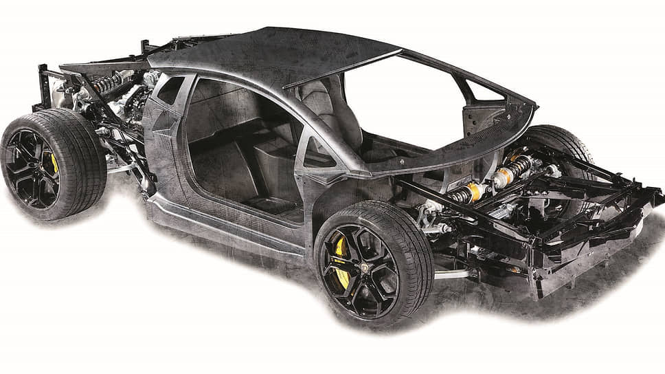 Инновационный монокок из углеродного волокна объединяет кабину, пол и крышу Aventador в единую конструкцию, обеспечивая необычайно высокую структурную жесткость кузова и, как следствие, минимальную потерю мощности и максимальную отдачу безнаддувного V12.