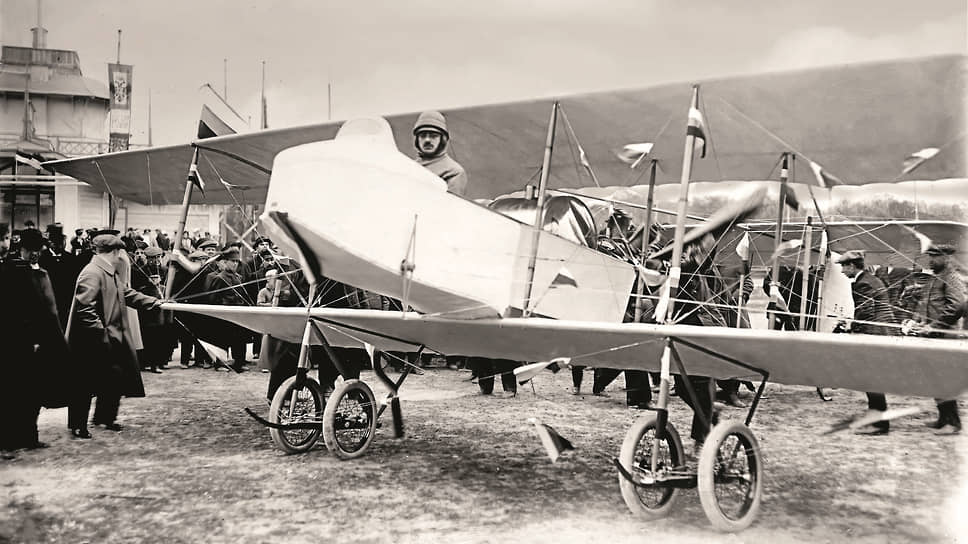 В апреле 1913 года завод «Дукс» торжественно отметил сдачу в казну сотого аэроплана, которым оказался Farman-16. За штурвалом – шеф-пилот «Дукса» Адам Мечиславович Габер-Влынский