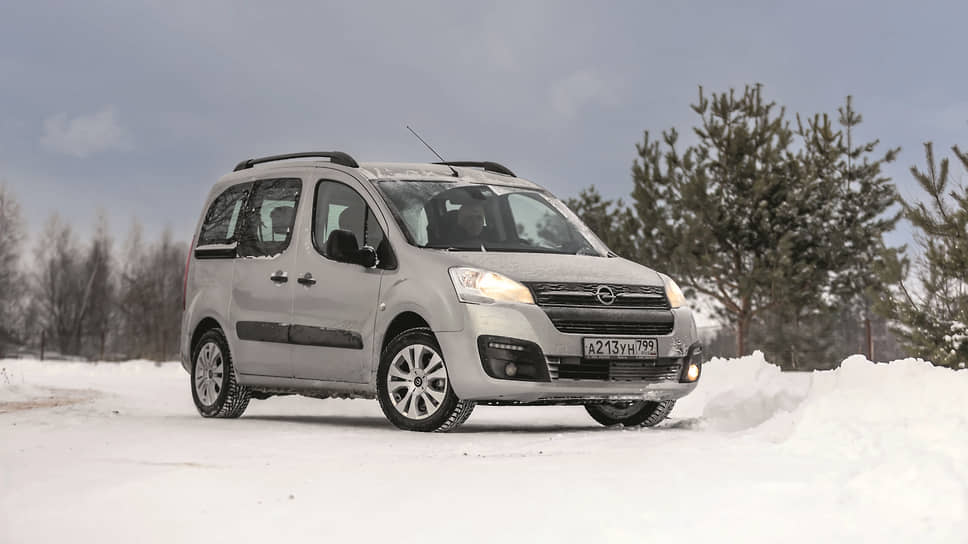 Как и французские «визави», Opel Crossland обладает достойной управляемостью. Острый, с адекватной обратной связью руль наделяет гражданский автомобиль азартными нотками, так что иногда хочется намеренно прибавить газу