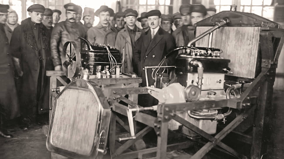 Важинский начал работать на заводе АМО в 1923 году в должности заместителя начальника конструкторского отдела. Для первого советского грузовика АМО Ф-15 он разрабатывал систему посадок — своеобразный ГОСТ для всех чертежей автомобиля