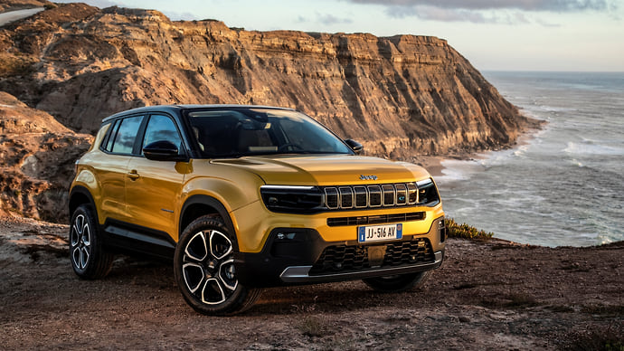 Jeep анонсировал электрический кроссовер Avenger