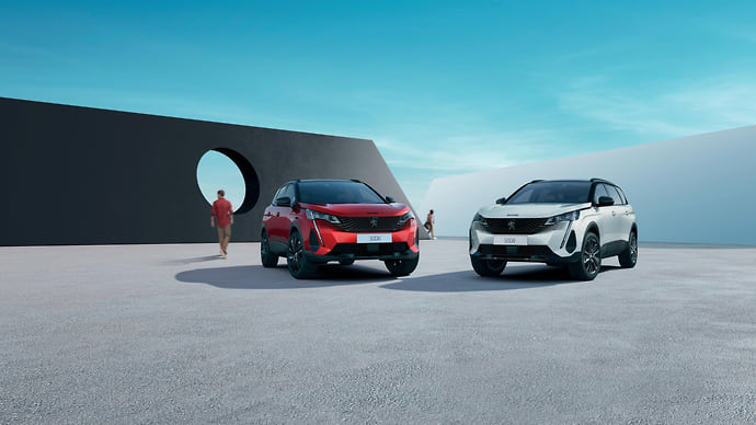 Кроссоверы Peugeot получили новую гибридную силовую установку