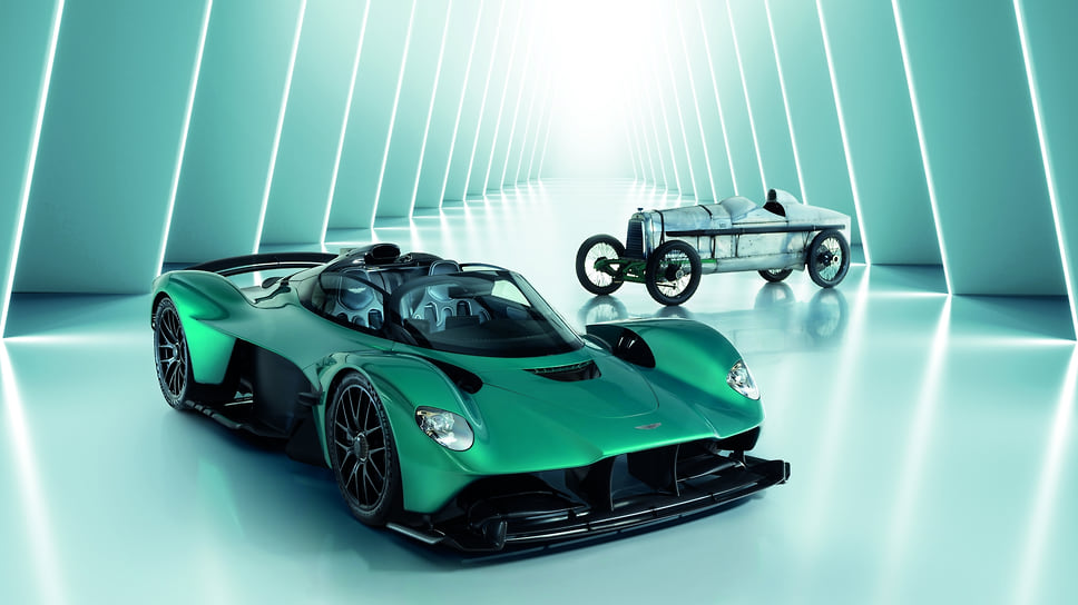 Aston Martin Valkyrie и Aston Martin Razor Blade