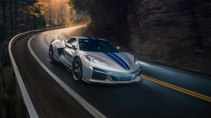 Chevrolet представил гибридный полноприводный Corvette E-Ray