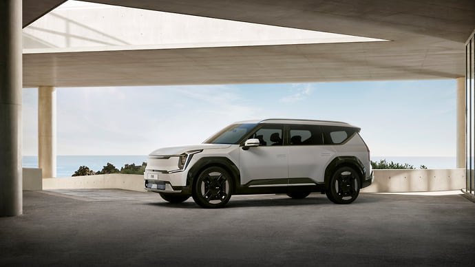 Kia показала флагманский электрокроссовер EV9