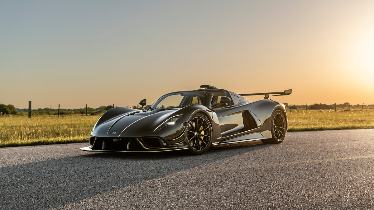 Hennessey показала трековый гиперкар Venom F5 Revolution Roadster –  Коммерсантъ