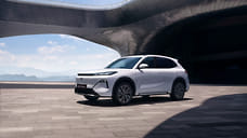 Geely анонсировала первый гибридный кроссовер для России