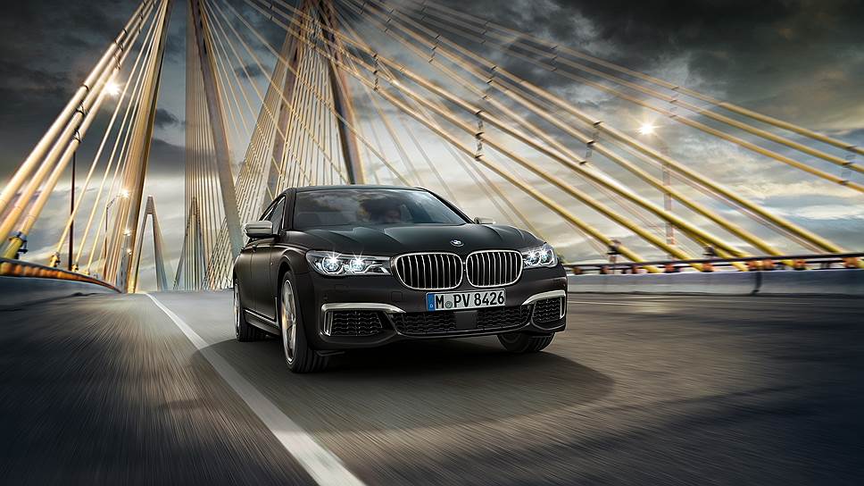 Если BMW 7-й серии называют флагманом марки, то можно сказать, что BMW M760Li xDrive — это флагман в квадрате. Впервые на публике новая флагманская «семерка» покажется на автосалоне в Женеве. Подробнее: &lt;a href=&quot;http://www.kommersant.ru/doc/2917802&quot; target=_blank>http://www.kommersant.ru/doc/2917802&lt;/a>