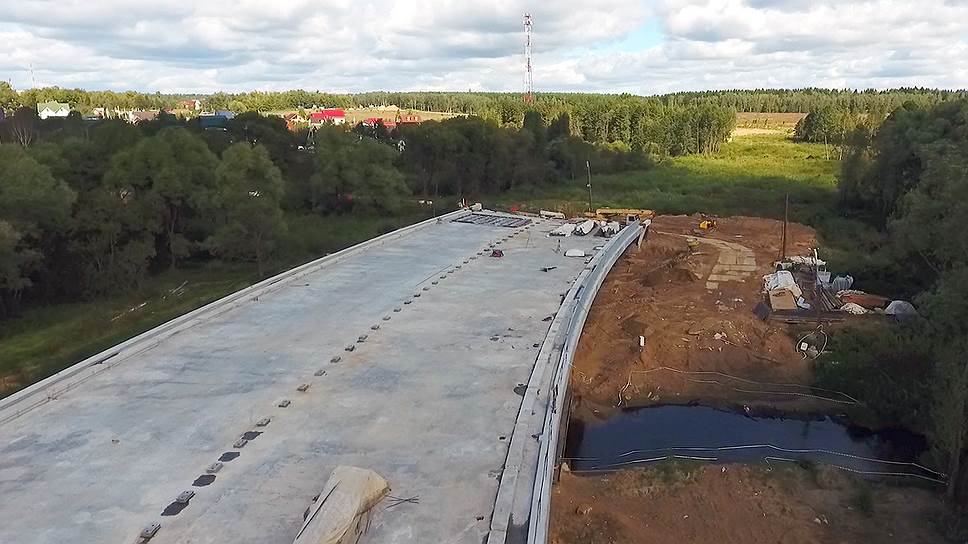 Строящийся мост через реку Десна, Наро-Фоминский район Московской области