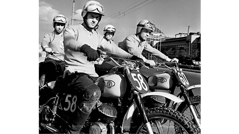  Команда спортсменов-мотогонщиков ЗИЛ. Москва, 1968 год