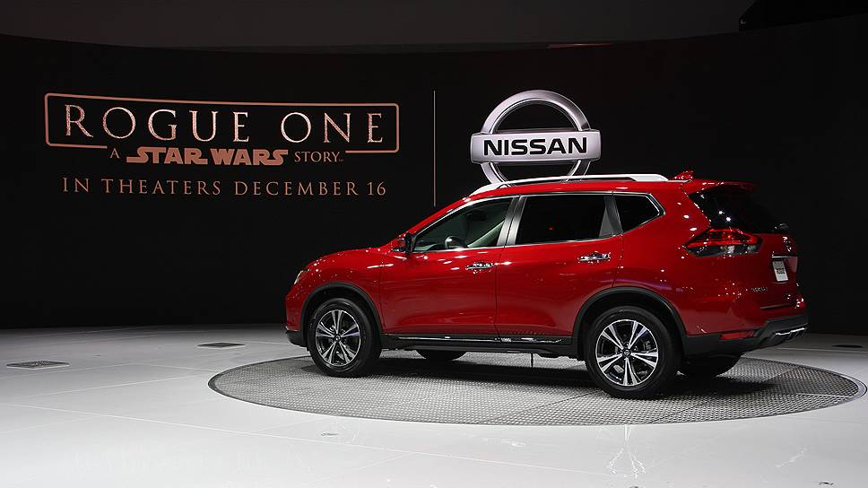 Nissan Rouge Star Wars Limited Edition.Автомобиль, известный у нас в стране под именем X-Trail предстал на выставке в спец-версии, посвященной знаменитой киносаге. Благодаря шильдикам и самому настоящему шлему штурмовика, который будет нарядно смотреться возле заднего стекла, владелец сможет почувствовать себя героем фильма