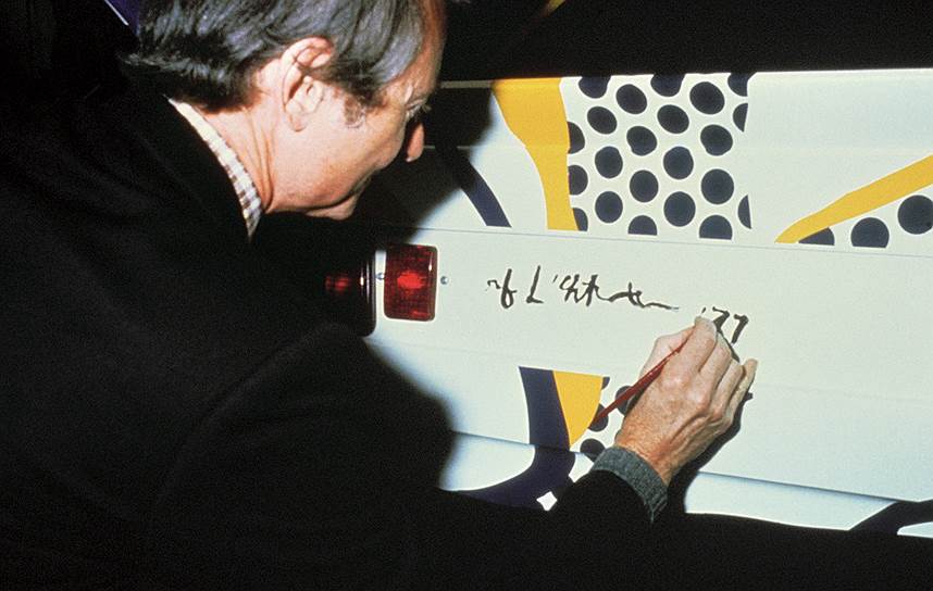 Родоначальник американского поп-арта Рой Лихтенштейн  расписывал кузов BMW 320 Group 5 в 1977 году. Используя свои фирменные «комиксовые» приемы, он нарисовал на машине линии в виде дороги с проносящимися мимо пейзажами, небом и солнцем