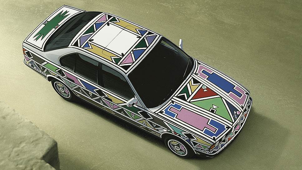Эстер Малангу расписывала свой арт-кар в 1991 году. Это был белый BMW 525i, художница работала больше недели. По ее словам, она соединила традиции ндебеле с современностью автомобилей BMW. Малангу стала первой женщиной, которая приняла участие в проекте арт-каров BMW