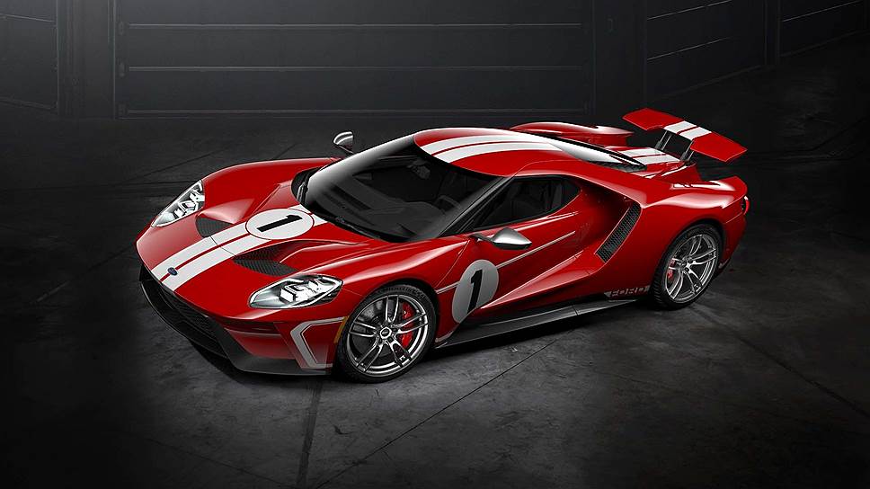 Ford GT &#39;67 Heritage Edition — модель, созданная в честь победы американцев Дэна Гэрни (именно этот спортсмен ввел в традицию автоспорта чемпионский душ из шампанского) и Эй Джей Фойта на 24-часовых гонках в Ле Мане в 1967 году.