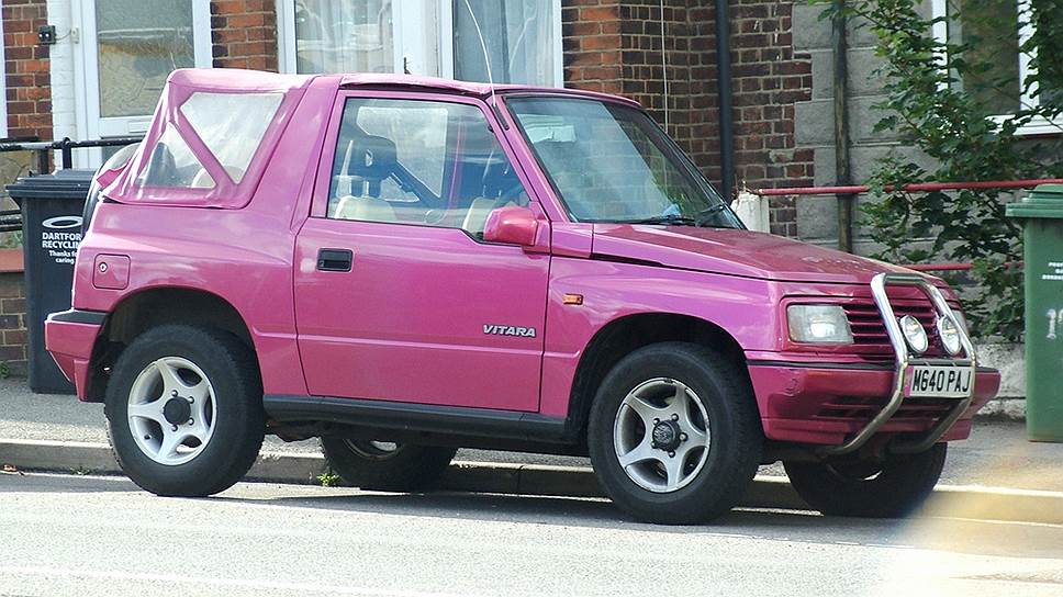 В 1993 году сделали 250 автомобилей лимитированной серии Vitara Rossini с кузовом розового цвета. Их раскупили очень быстро, несмотря на сразу появившееся прозвище «джип для Барби». Некоторые экземпляры бегают до сих пор.