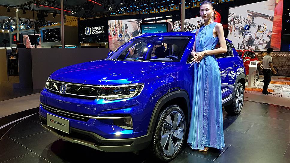 Китайцы по-прежнему не стесняются использовать чужие дизайнерские решения. Компактный кроссовер Changan CS35 Plus внешне напоминает модели Volkswagen