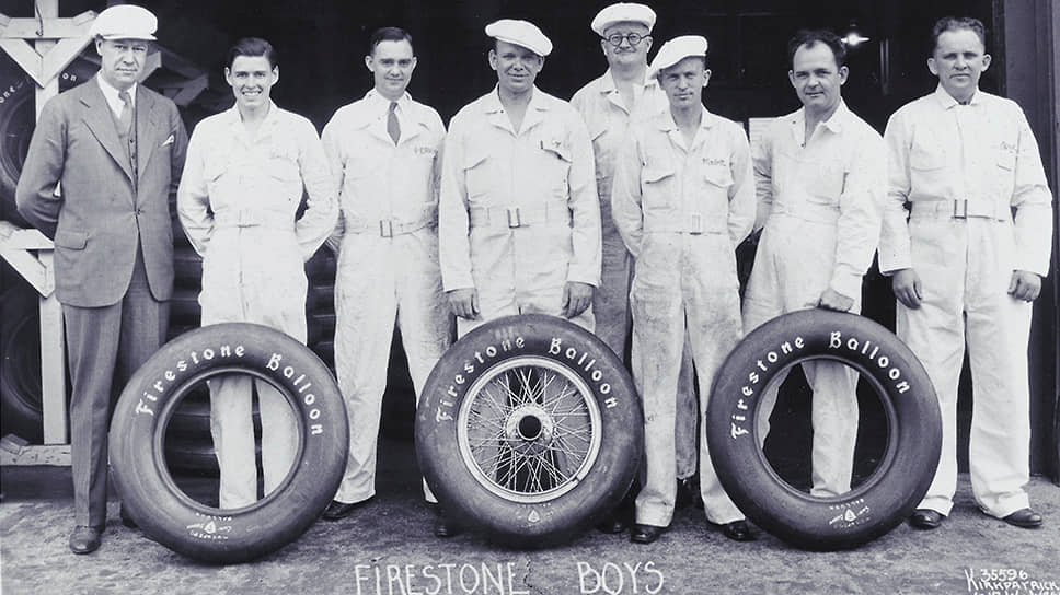 5 апреля 1922 года компания Firestone начала производство первой в мире шины низкого давления с повышенной износостойкостью протектора и, как следствие, проходимостью по сравнению со среднестатистической шиной. Покрышки этого типа сделали автомобили более управляемыми, улучшили плавность хода, они были более долговечными и менее подвержены проколам.