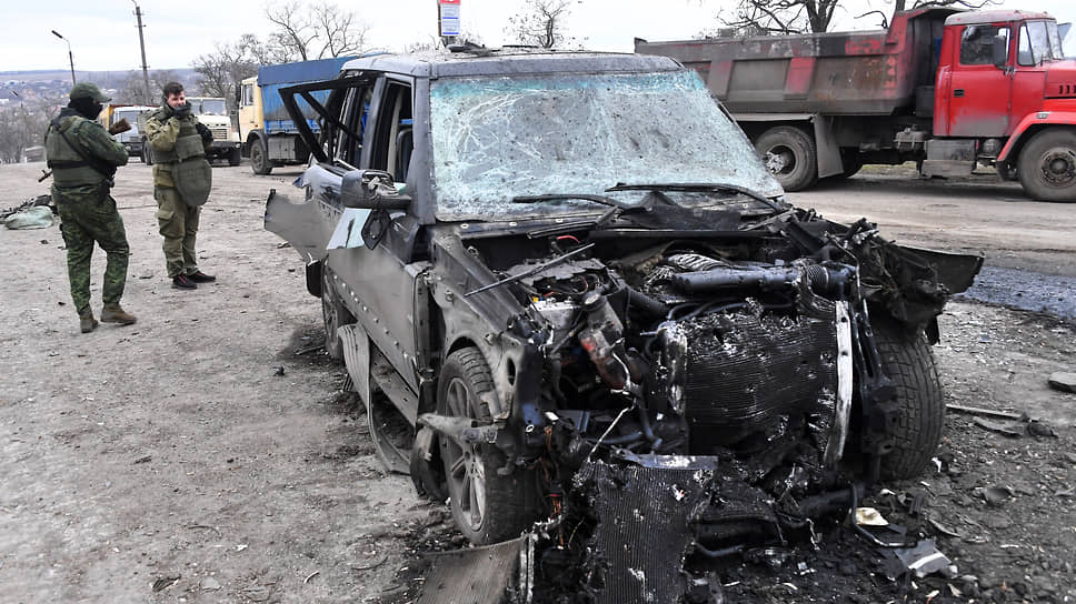 Пострадавший от военных действий автомобиль в Волновахском районе Донецкой области
