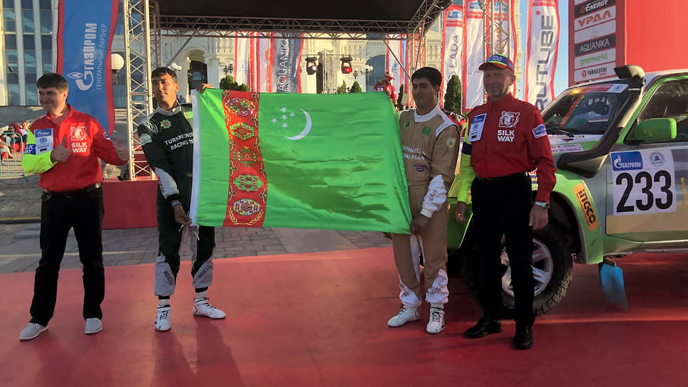 Среди участников «Шелкового пути» — братья Мекан и Шохрат Тойлыевы, представляющие федерацию автоспорта Туркменистана