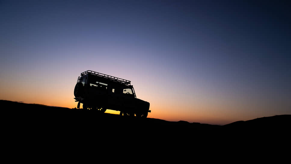 Марка Land Rover выпустит ограниченную серию из 25 автомобилей модели Classic Defender с уникальным камуфляжем, вдохновленным экспедицией Land Rover Trophy