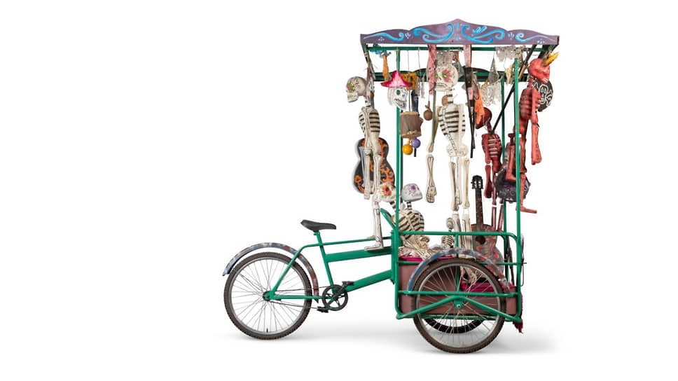 Трехколесный велосипед, участвовавший в съемках сцены на мексиканском Дне мертвых в фильме «Спектр», еще есть возможность купить. Эстимейт $5,4-8,6 тыс