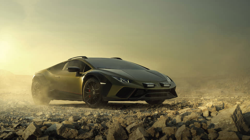 Компания Lamborghini рассекретила внедорожный спорткар Huracan Sterrato, который будет выпущен ограниченным тиражом