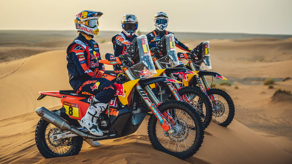 Мотогонщики команды  Red Bull KTM проходят последние приготовления к предстоящему ралли-рейду «Дакар» 2023 года