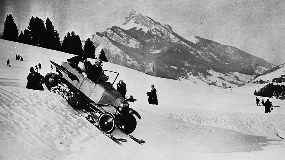 Передние колеса могли дополняться лыжами для езды по снегу. На фото: вездеход  Citroеn на перевале Коль-де-Монте в Французских Альпах 