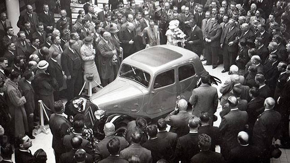 В апреле 1934 года состоялась презентация новинки — Citroеn Traction 7. Это был первый переднеприводый автомобиль и первый автомобиль с кузовом монококом в серийном производстве