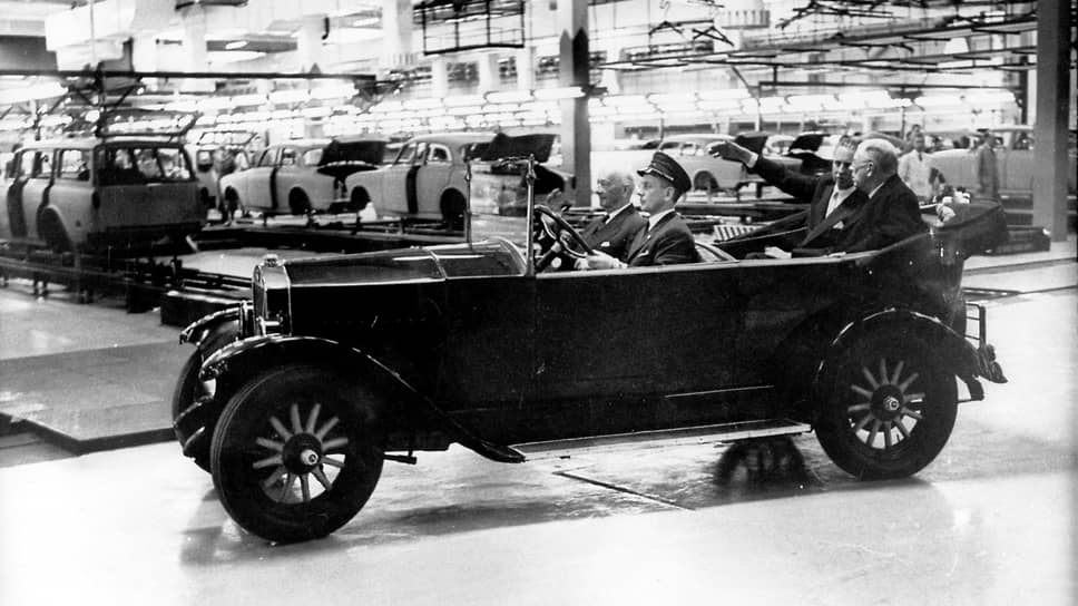 Предприятие Volvo в Гетеборге посещал король Швеции Густав VI Адольф. Транспортом для монарха был выбран первый автомобиль марки