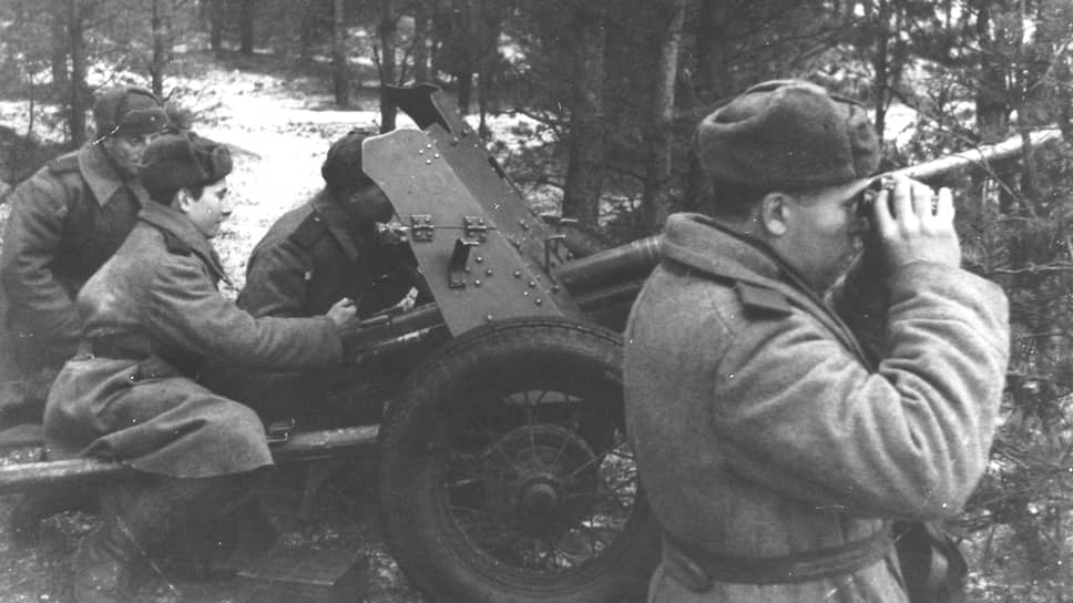 45-мм пушка с колесами типа ГАЗ-А