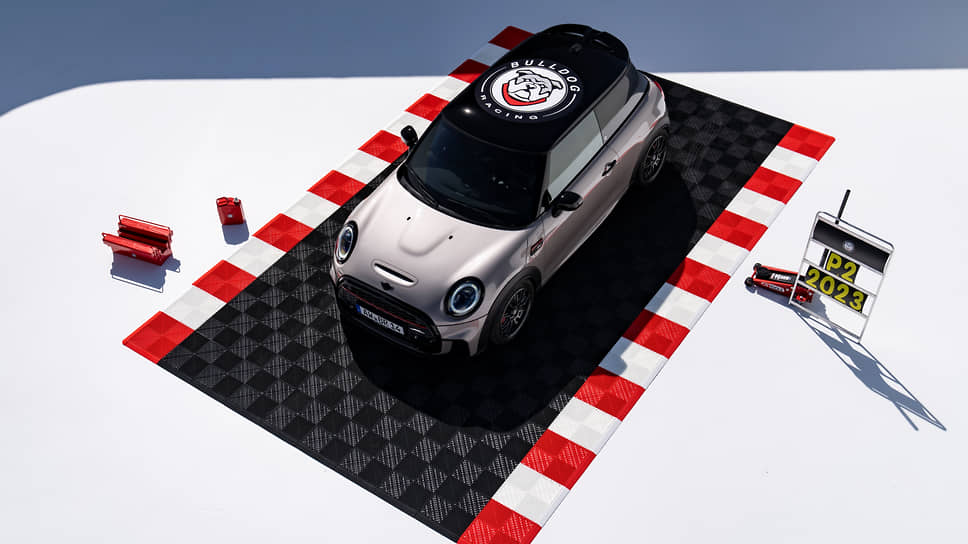 Гоночная команда Bulldog Racing, представляющая MINI на марафоне «24 часа Нюрбургринга» представила трековую версию хэтчбека MINI John Cooper Works Bulldog Racing Edition