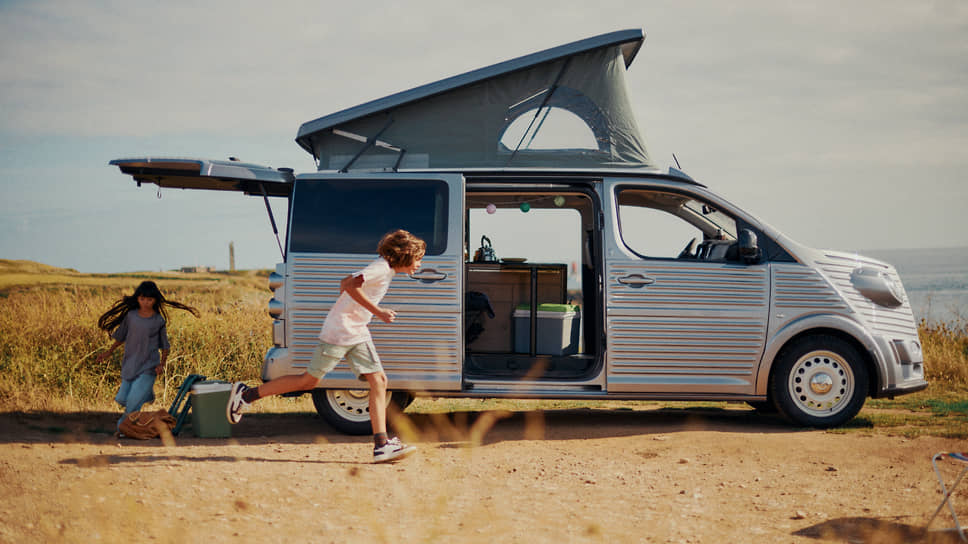 Концептуальный кемпер Citroen Type Holidays создан на основе серийного минивэна Citroen SpaceTourer с помощью обвеса от компании Caselani, который стилизуют современную модель под выпускавшийся с 1947 по 1981 годы фургон Citroen H-Type