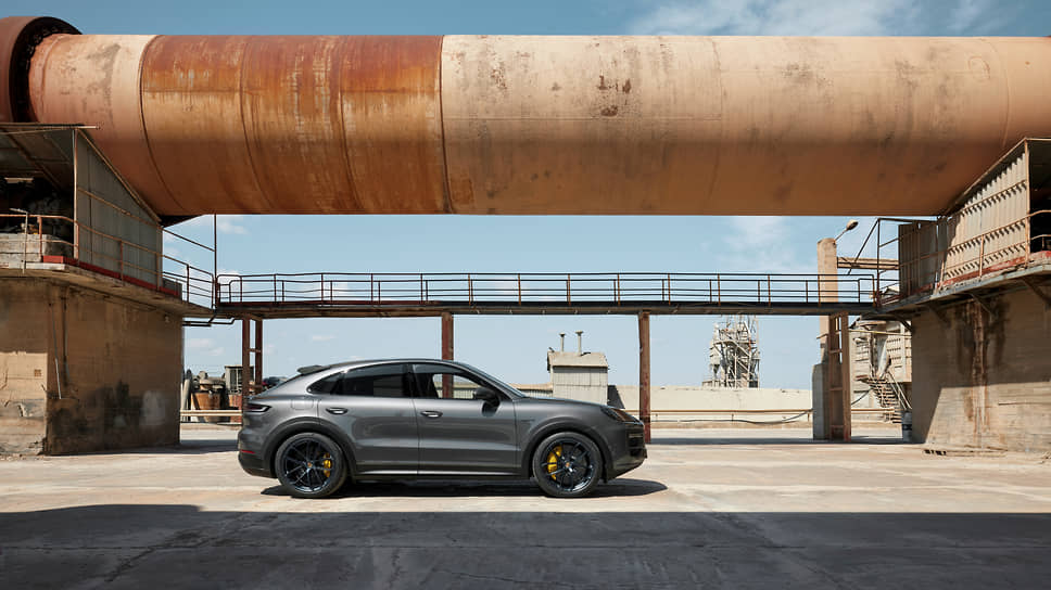 Porsche представила самую мощную модель в линейке внедорожников — Сayenne Turbo E-Hybrid с новым топовым двигателем мощностью 739 л.с.