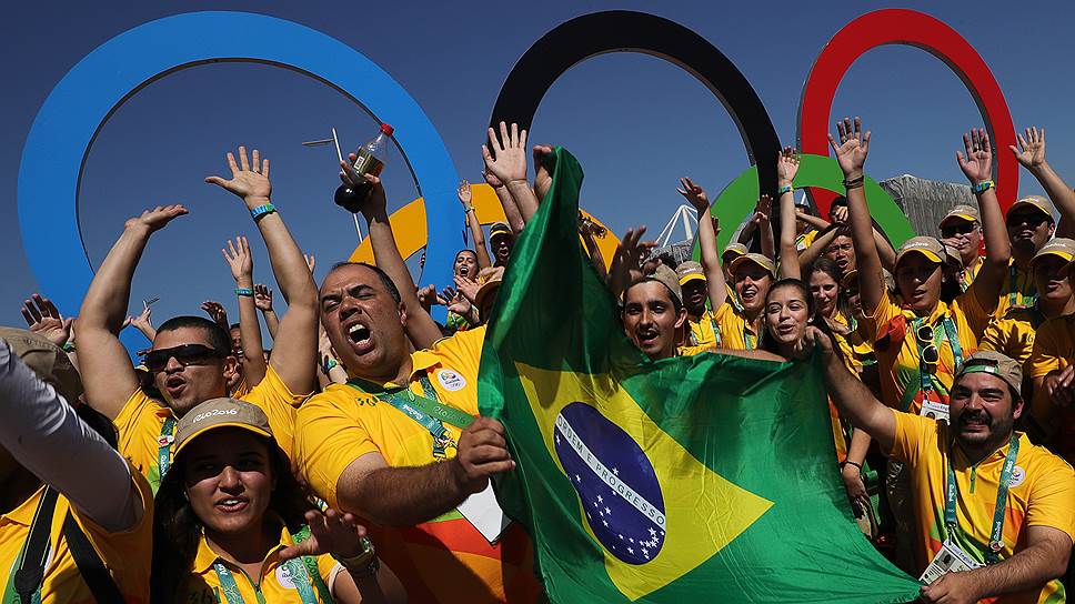 Все волонтеры бразильской Олимпиады добродушны и общительны, но профессор Дмитриев еще умеет говорить на восьми языках