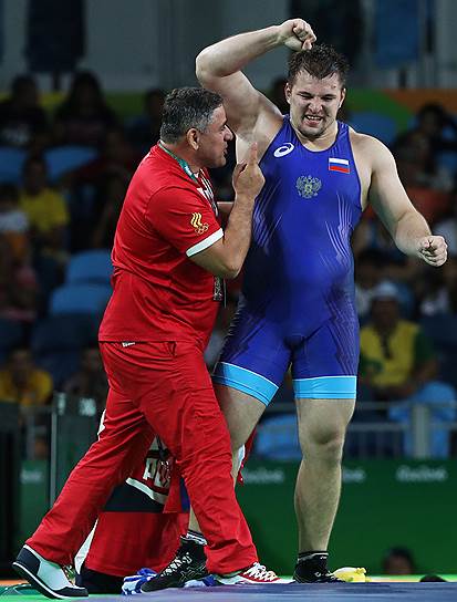 Бронзовый призер Игр в греко-римской борьбе Сергей Семенов, категория до 130 кг
