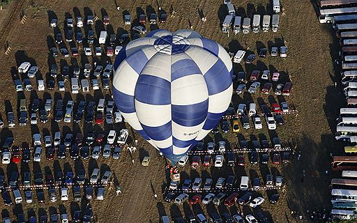 12.02.2009 На севере Манилы (Филиппины) начались соревнования любителей воздухоплавания на огромных воздушных шарах - 14th Philippine International Hot Air Balloon Week. В соревнованиях участвует около 25 стран