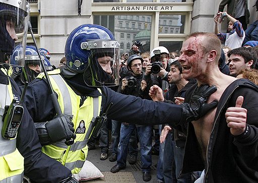 01.04.2009 Демонстрации антиглобалистов в Лондоне против саммита &quot;Большой двадцатки&quot;