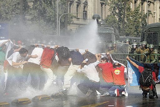 16.04.2009 В Чили состоялись многочисленные демонстрации. Около 12 тыс. человек выразили протест против массовых увольнений, которые происходят на предприятиях страны