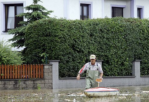 24.06.2009 Непрекращающиеся проливные дожди на юго-востоке Австрии привели к схождению селевых потоков и наводнениям