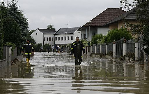 24.06.2009 Непрекращающиеся проливные дожди на юго-востоке Австрии привели к схождению селевых потоков и наводнениям