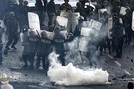 29.06.2009 В Тегусигальпе (Гондурас) прошли митинги против военного переворота и свержения законного президента Мануэля Селайи 