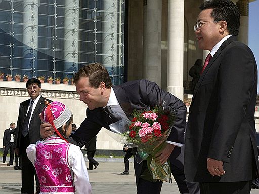 25.08.2009 Президент РФ Дмитрий Медведев начал двухдневный визит в Монголию. Главным событием первого дня стали переговоры с президентом Цахиагийном Элбэгдоржем