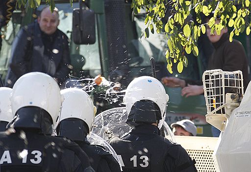 19.10.2009 В Люксембурге у здания правительства, где состоялось заседание министров сельского хозяйства Евросоюза, фермеры провели массовую акцию протеста из-за низких цен на молоко 