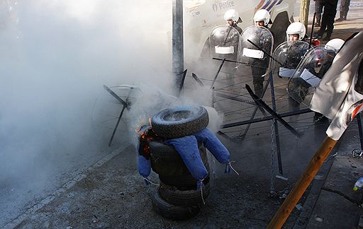 19.10.2009 В Люксембурге у здания правительства, где состоялось заседание министров сельского хозяйства Евросоюза, фермеры провели массовую акцию протеста из-за низких цен на молоко 