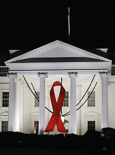 Ежегодно 1 декабря отмечается Всемирный день борьбы со СПИДом, который служит для укрепления усилий по борьбе с пандемией ВИЧ-инфекции и СПИДа. Символом этого дня является &quot;красная ленточка&quot;