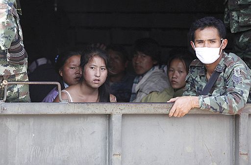28.12.2009 В Таиланде началась операция по принудительной депортации в Лаос около четырех тысяч человек, принадлежащих к народности хмонг. 
Ранее власти Таиланда заявили о намерении депортировать беженцев, несмотря на опасения правозащитников, что на родине их могут ждать преследования