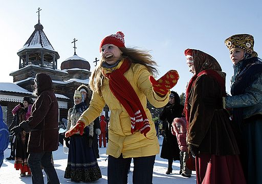 14.02.2010 В нескольких странах отметили проводы зимы, сопровождающиеся массовыми гуляниями с песнями, танцами, хороводами. А также традиционным сжиганием соломенной Масленицы