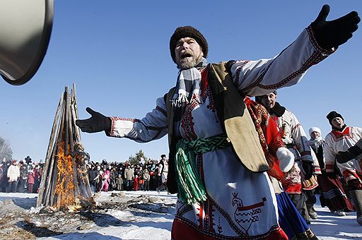 14.02.2010 В нескольких странах отметили проводы зимы, сопровождающиеся массовыми гуляниями с песнями, танцами, хороводами. А также традиционным сжиганием соломенной Масленицы