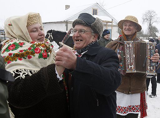 14.02.2010 В нескольких странах отметили проводы зимы, сопровождающиеся массовыми гуляниями с песнями, танцами, хороводами. А также традиционным сжиганием соломенной Масленицы